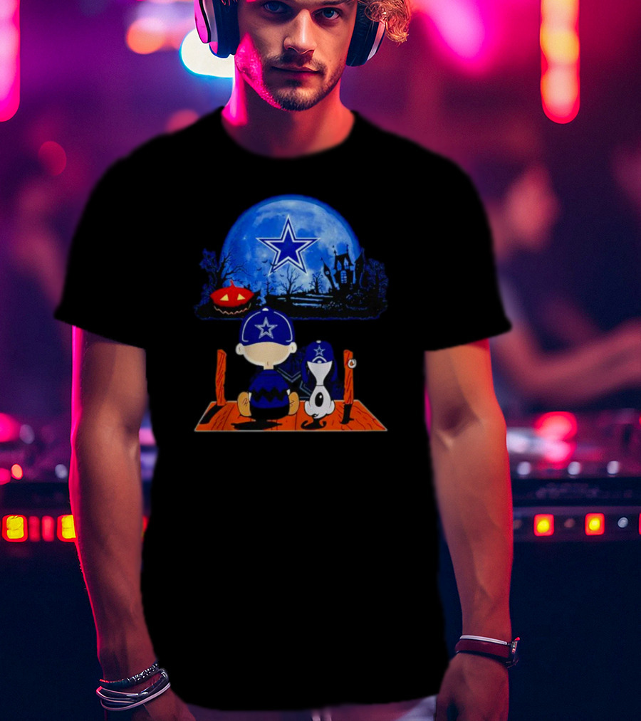 Charlie Brown And Snoopy Dallas Cowboys Halloween Under Blue Moon With Pumpkin T-Shirt