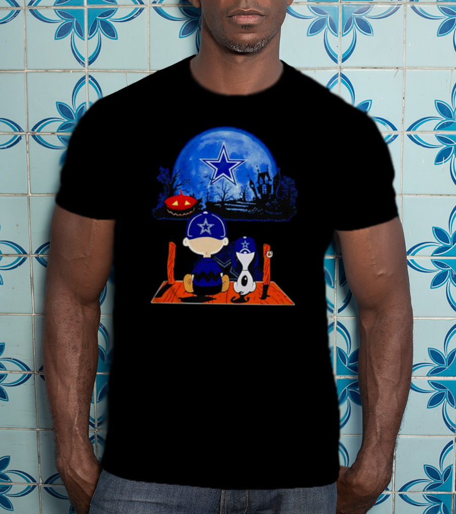 Charlie Brown And Snoopy Dallas Cowboys Halloween Under Blue Moon With Pumpkin T-Shirt