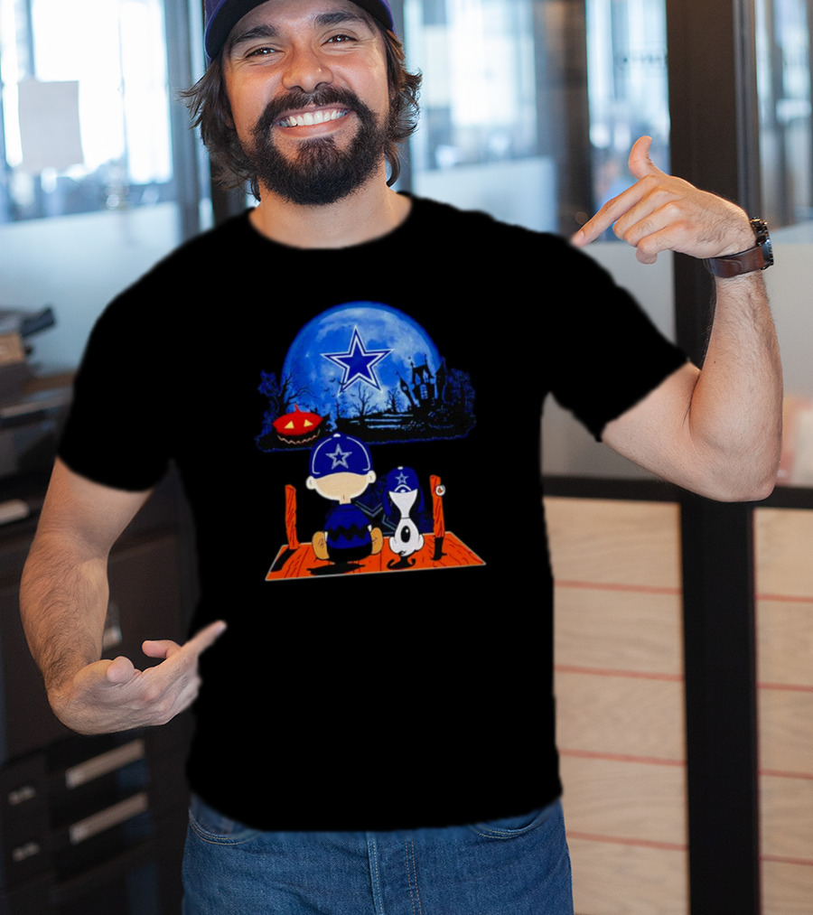 Charlie Brown And Snoopy Dallas Cowboys Halloween Under Blue Moon With Pumpkin T-Shirt