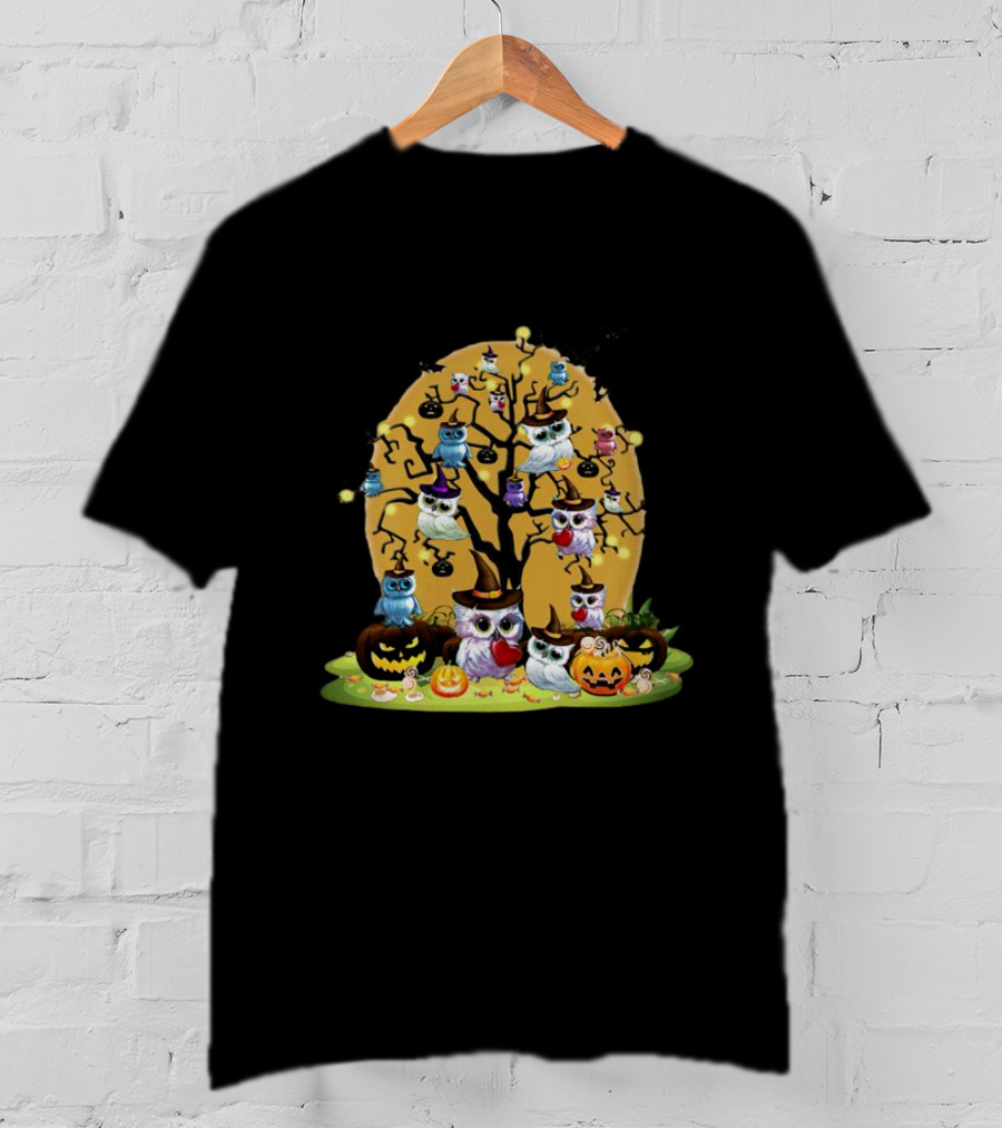 Owls With Witch Hats On Spooky Halloween Tree With Jack-O'-Lanterns T-Shirt