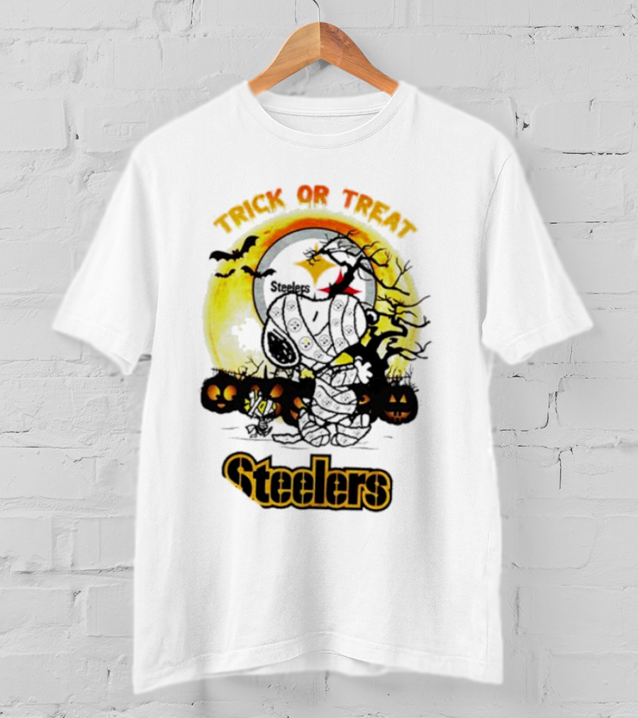 Pittsburgh Steelers Mummy Snoopy Trick Or Treat Halloween Scene T-Shirt