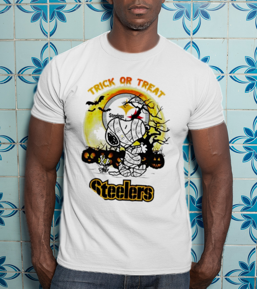 Pittsburgh Steelers Mummy Snoopy Trick Or Treat Halloween Scene T-Shirt