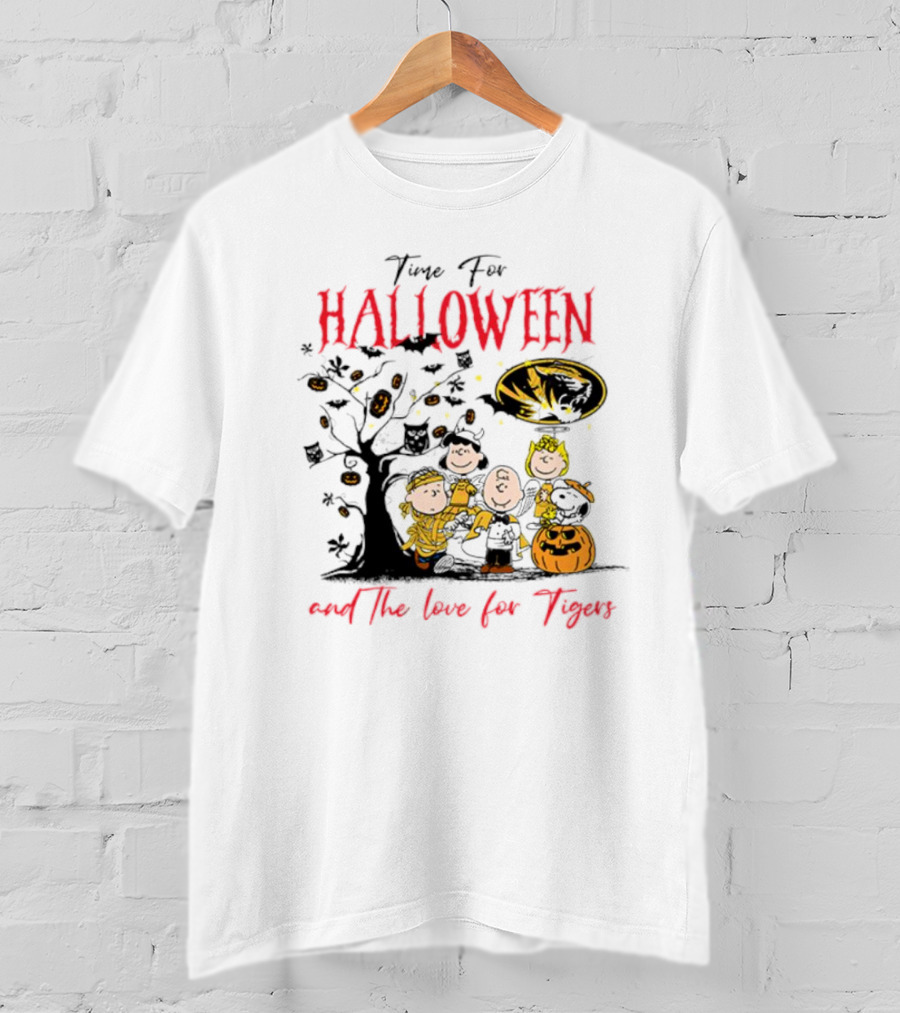 Time For Halloween And The Love For Tigers Peanuts Characters T-Shirt