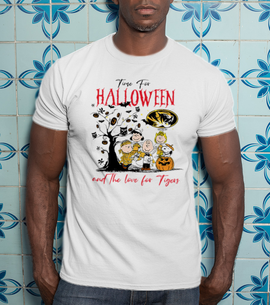 Time For Halloween And The Love For Tigers Peanuts Characters T-Shirt