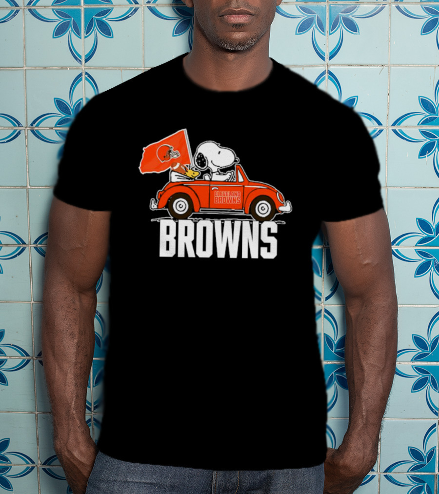 Cleveland Browns Snoopy Woodstock Driving Car With Flag T-Shirt