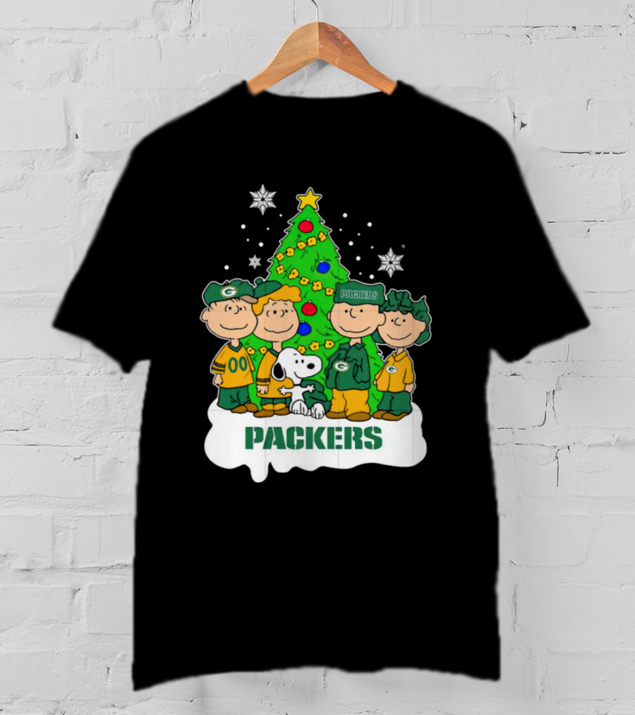 Green Bay Packers Christmas Peanuts Characters With Tree T-Shirt