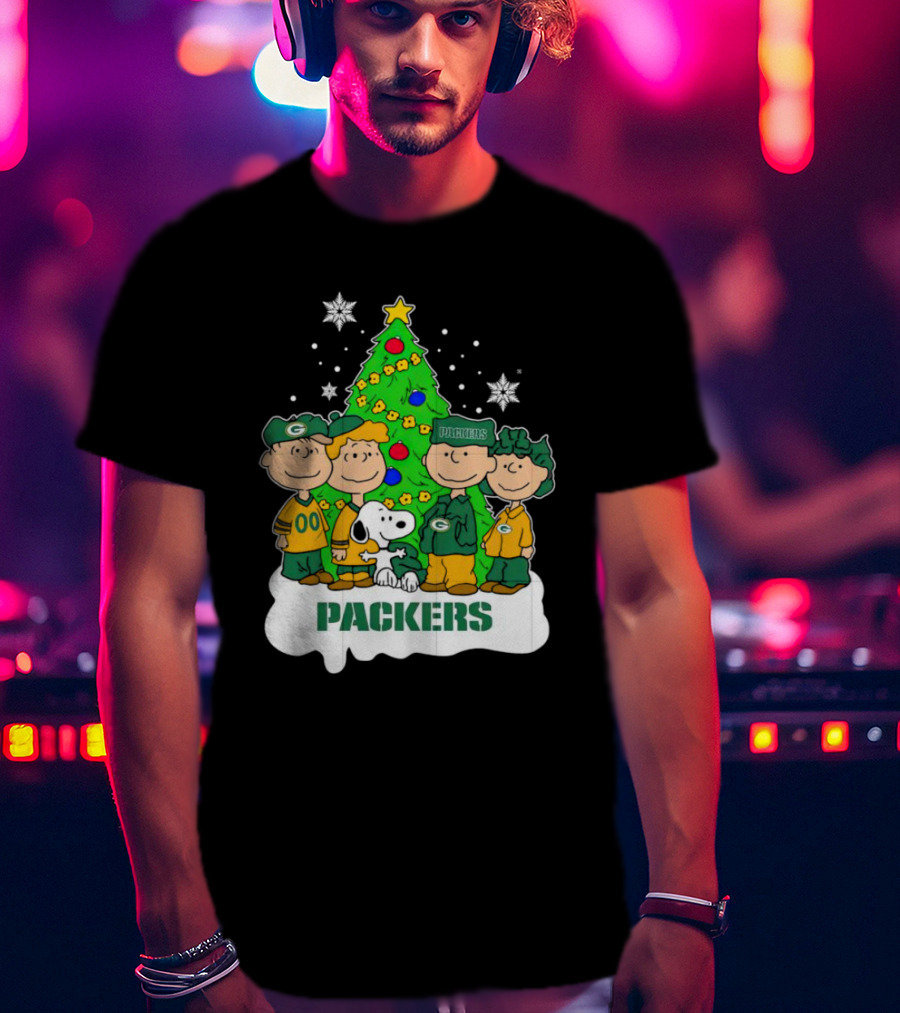 Green Bay Packers Christmas Peanuts Characters With Tree T-Shirt