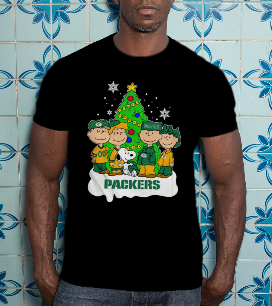 Green Bay Packers Christmas Peanuts Characters With Tree T-Shirt