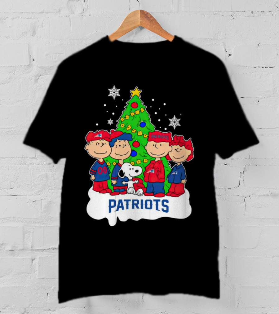 The Peanuts Characters Christmas With New England Patriots Tree And Snoopy T-Shirt