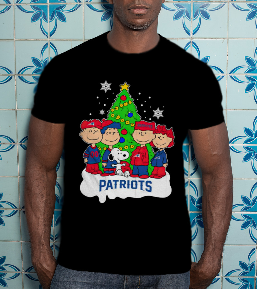 The Peanuts Characters Christmas With New England Patriots Tree And Snoopy T-Shirt