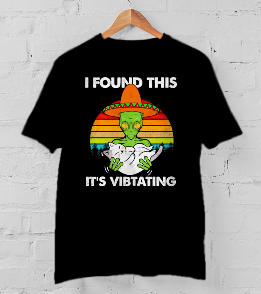 I Found This It's Vibrating Alien Cat Vintage Retro Sunset Sombrero T-Shirt