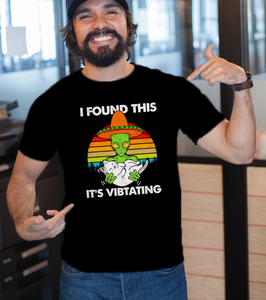 I Found This It's Vibrating Alien Cat Vintage Retro Sunset Sombrero T-Shirt