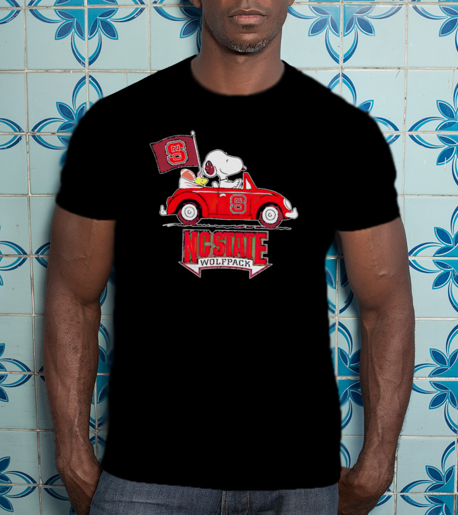 Snoopy And Woodstock Driving Car With NC State Wolfpack Flag T-Shirt