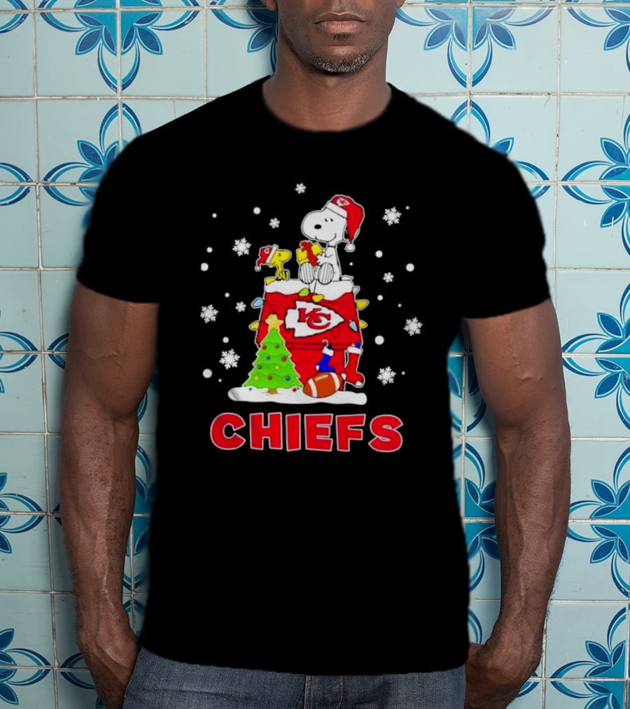Kansas City Chiefs Christmas Snoopy Woodstock Dog House T-Shirt