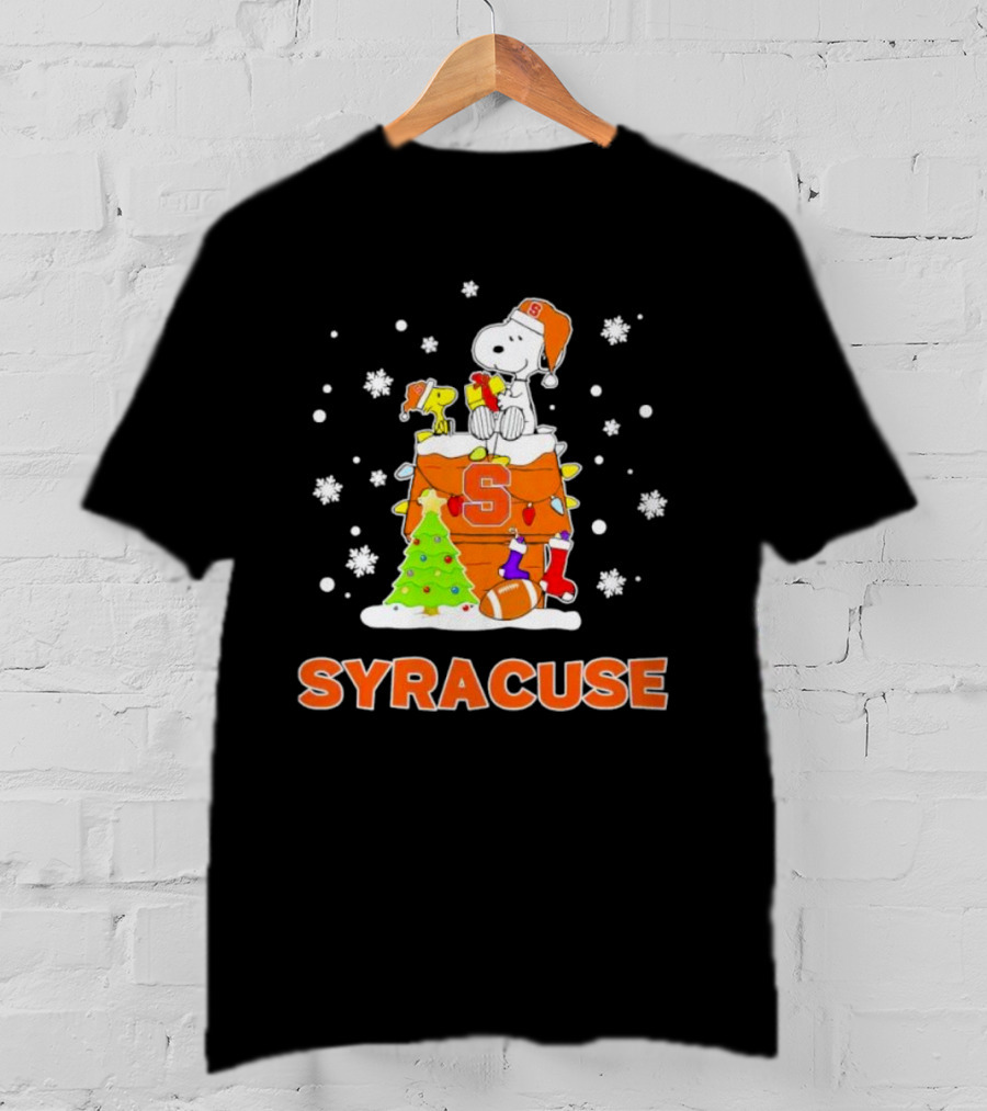 Snoopy And Woodstock On Syracuse Orange Doghouse Christmas Football Scene T-Shirt