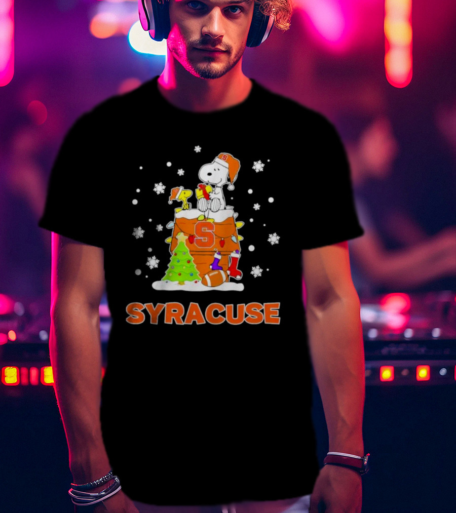 Snoopy And Woodstock On Syracuse Orange Doghouse Christmas Football Scene T-Shirt