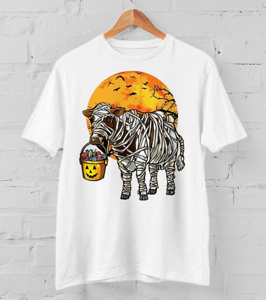 Mummified Cow Trick-or-Treating Under Full Halloween Moon T-Shirt