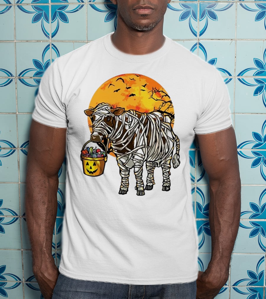 Mummified Cow Trick-or-Treating Under Full Halloween Moon T-Shirt