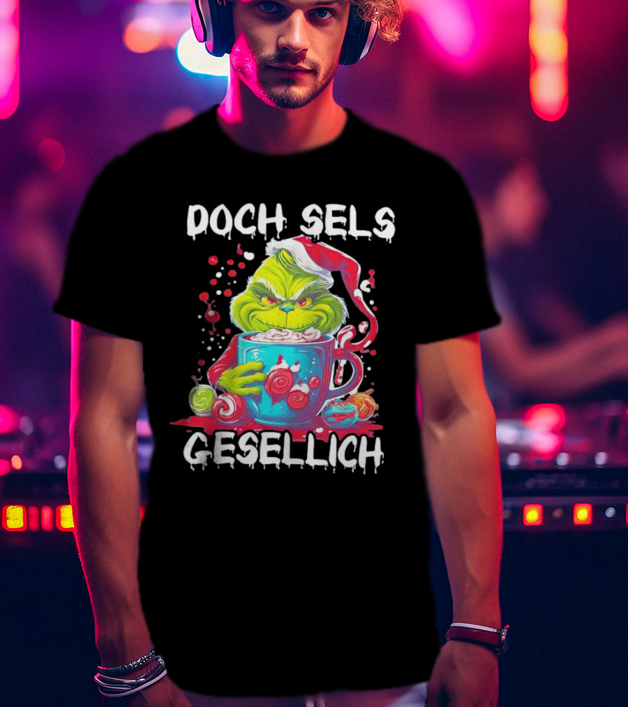 Doch Sels Gesellich Grinch With Santa Hat And Holiday Mug T-Shirt
