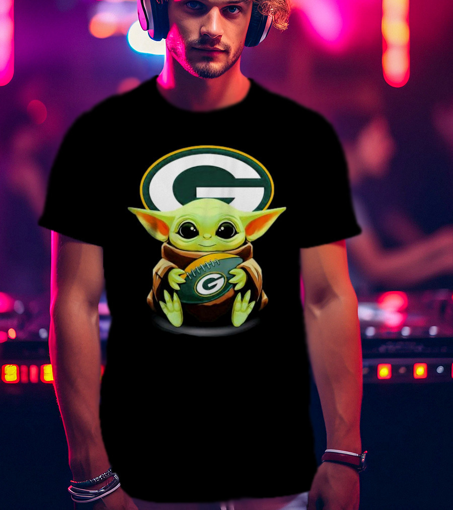 Baby Yoda Green Bay Packers Football Hug T-Shirt
