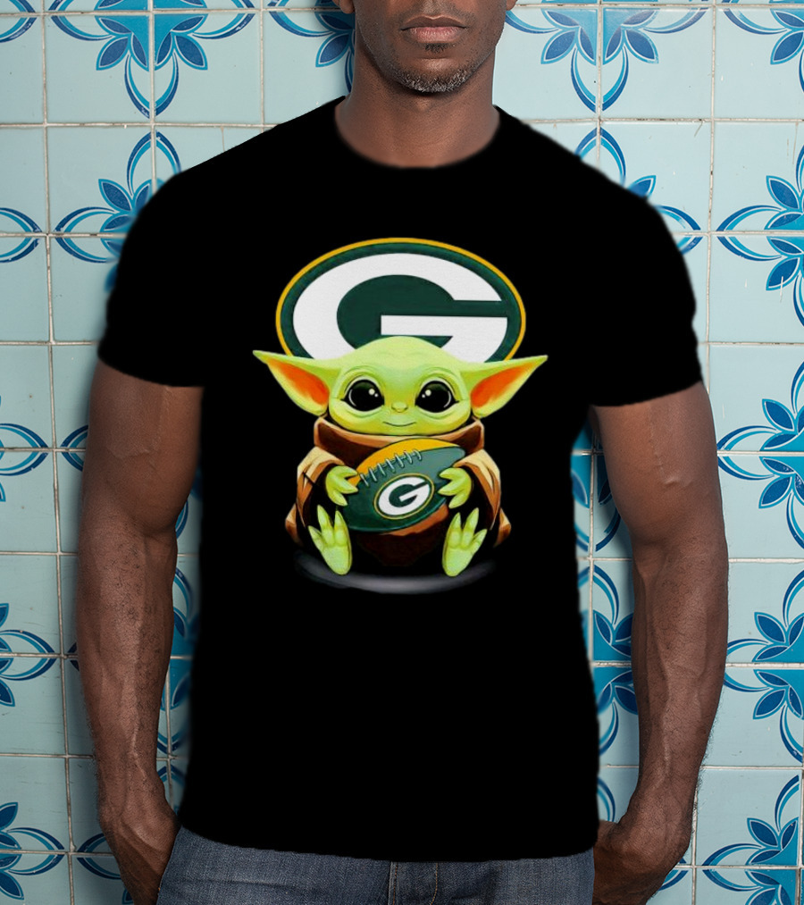 Baby Yoda Green Bay Packers Football Hug T-Shirt