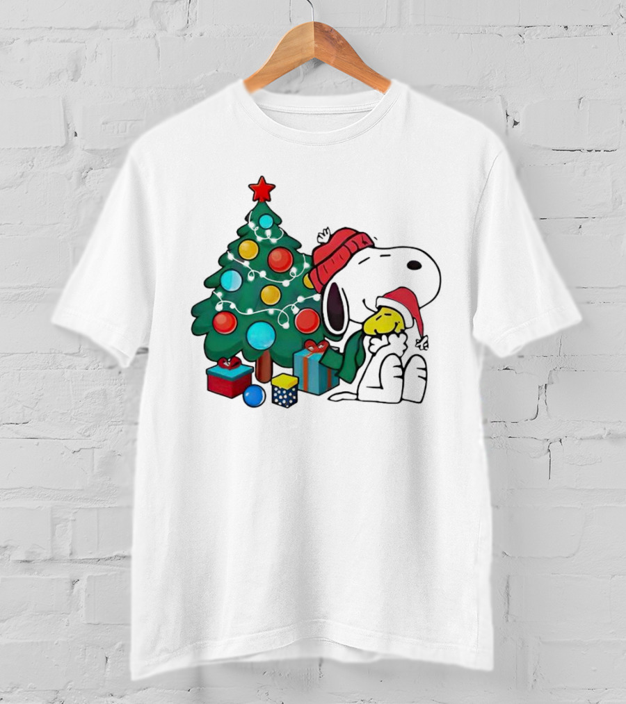 Snoopy Woodstock Christmas Tree Hug Gifts T-Shirt