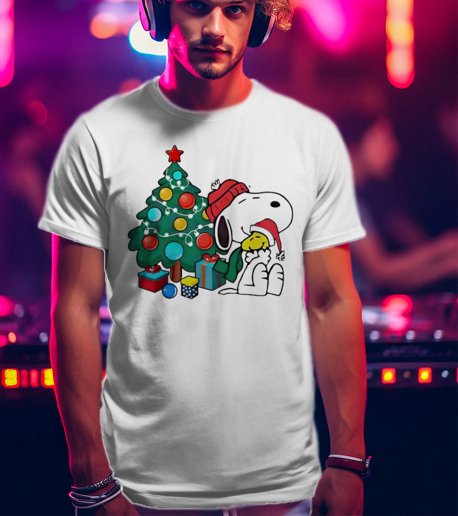 Snoopy Woodstock Christmas Tree Hug Gifts T-Shirt