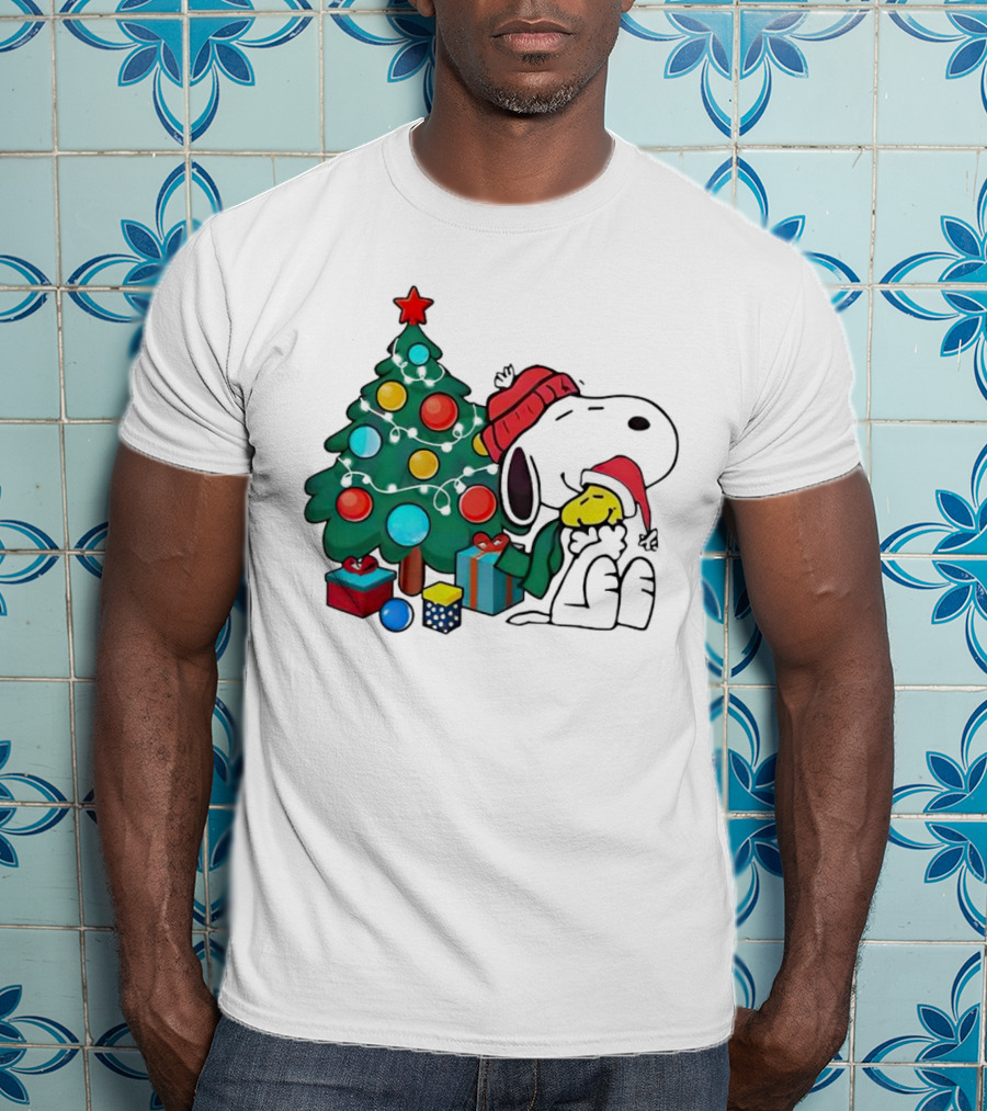 Snoopy Woodstock Christmas Tree Hug Gifts T-Shirt