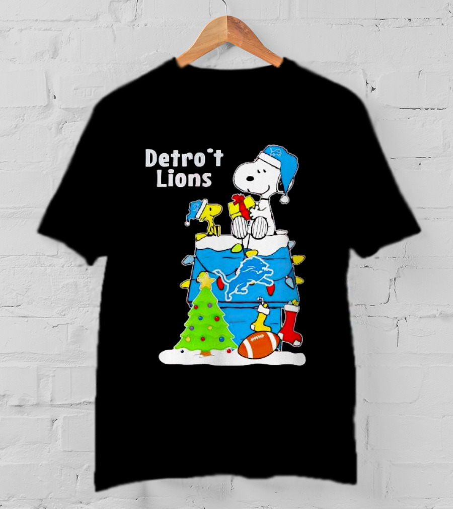 Snoopy And Woodstock Detroit Lions Christmas Igloo With Football And Tree T-Shirt