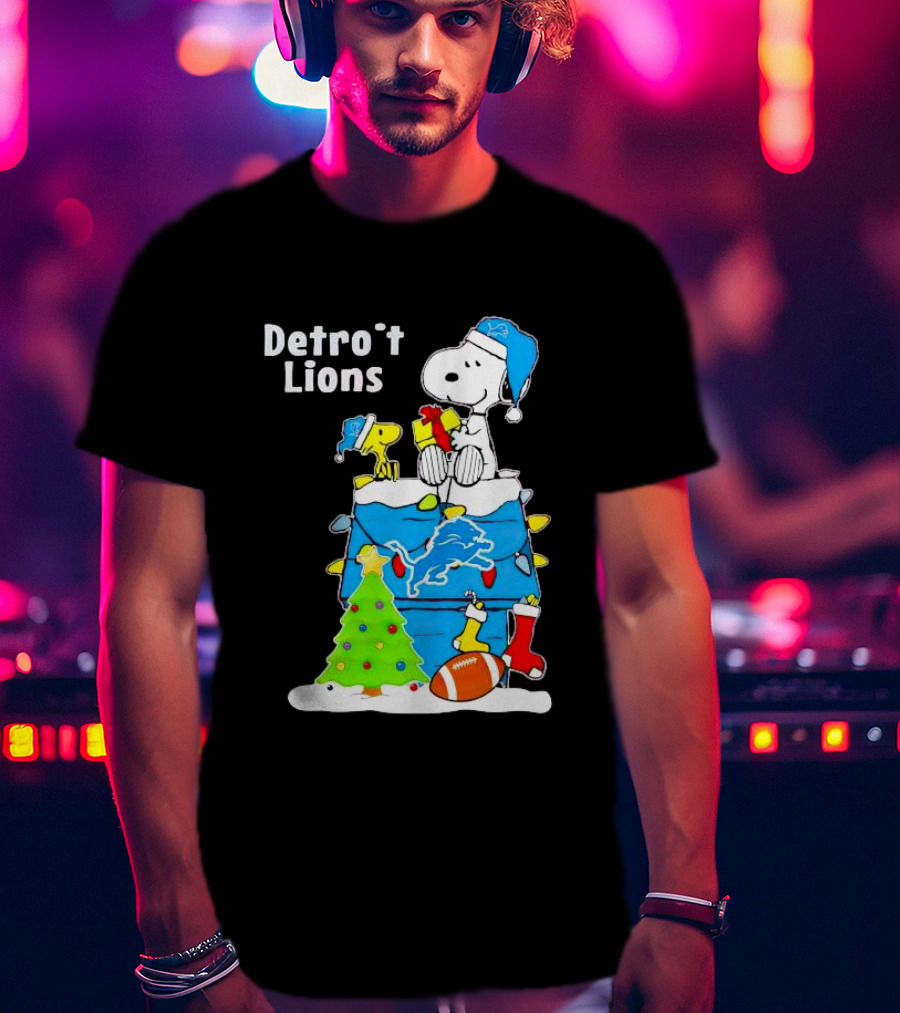 Snoopy And Woodstock Detroit Lions Christmas Igloo With Football And Tree T-Shirt