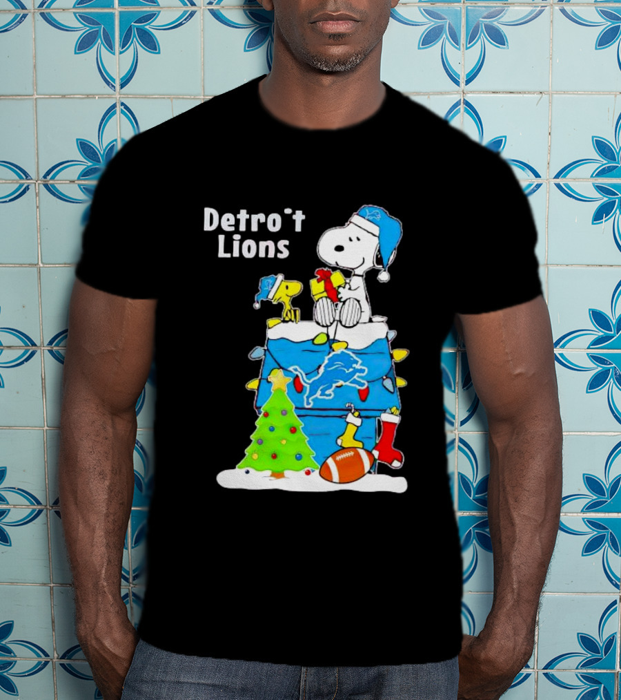 Snoopy And Woodstock Detroit Lions Christmas Igloo With Football And Tree T-Shirt