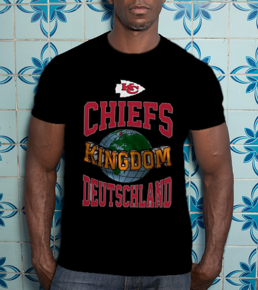 Chiefs Kingdom Deutschland With Kansas City Arrowhead Logo And Globe T-Shirt