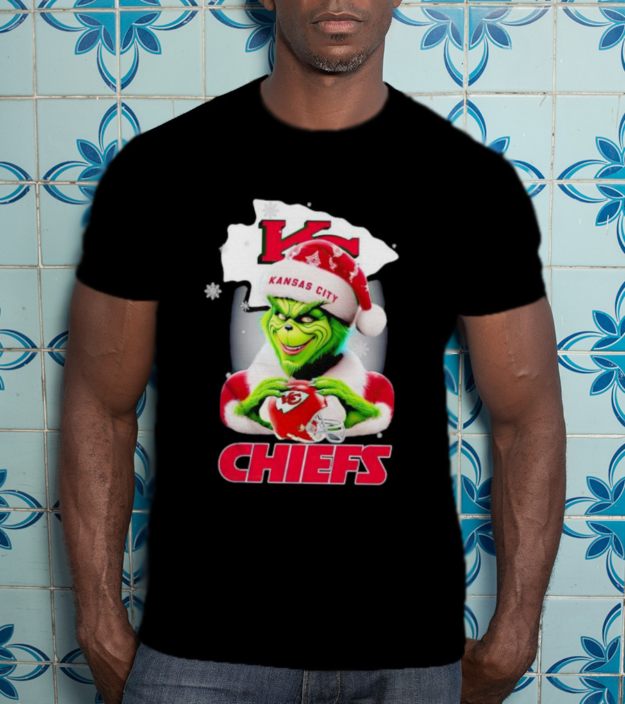 Kansas City Chiefs Christmas Grinch In Santa Hat Holding Football T-Shirt