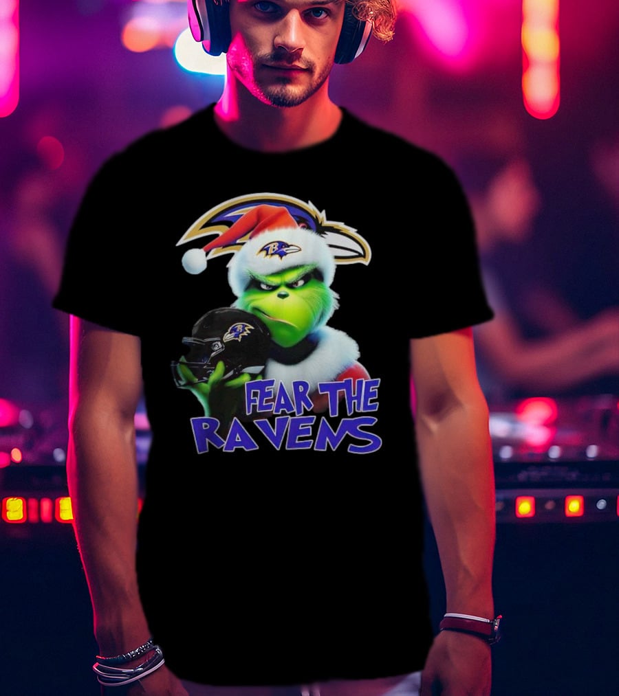 Grinch Wearing Santa Hat Holding Baltimore Ravens Helmet Fear The Ravens T-Shirt