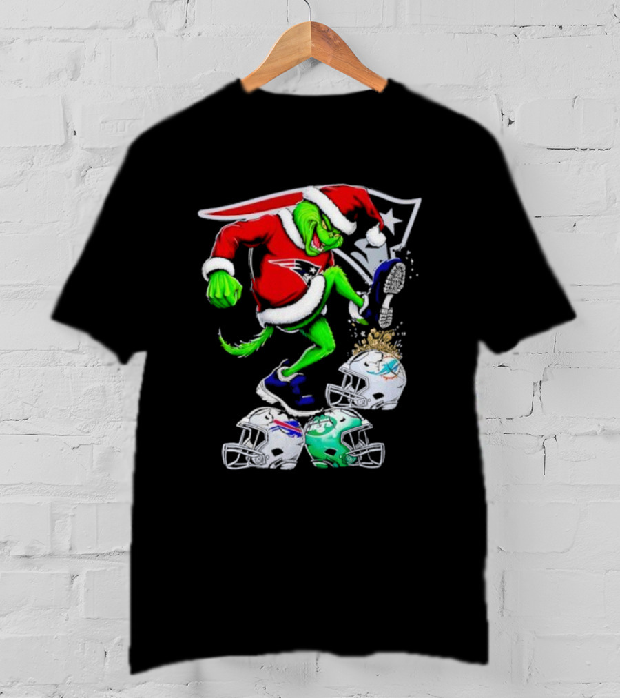 New England Patriots Santa Grinch Stomp On NFL Team Helmets Funny Christmas T-Shirt
