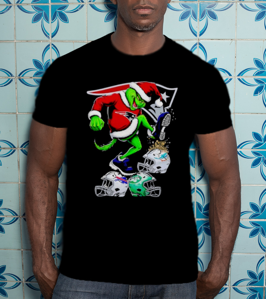 New England Patriots Santa Grinch Stomp On NFL Team Helmets Funny Christmas T-Shirt