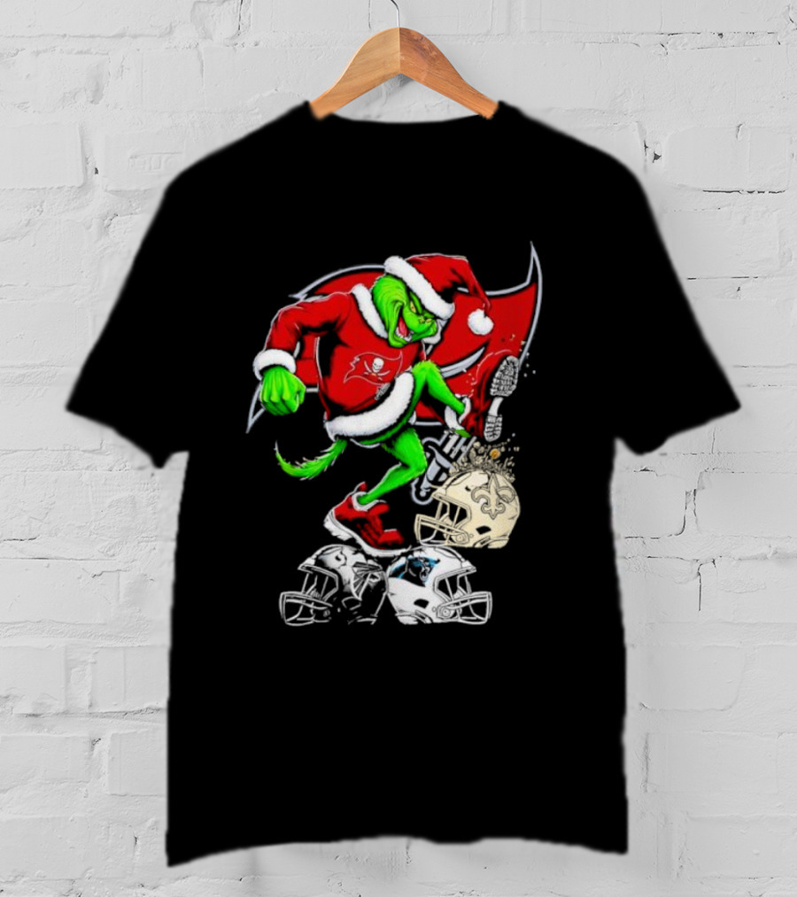 Tampa Bay Buccaneers Grinch Santa Stomping NFL Helmets Funny Christmas T-Shirt