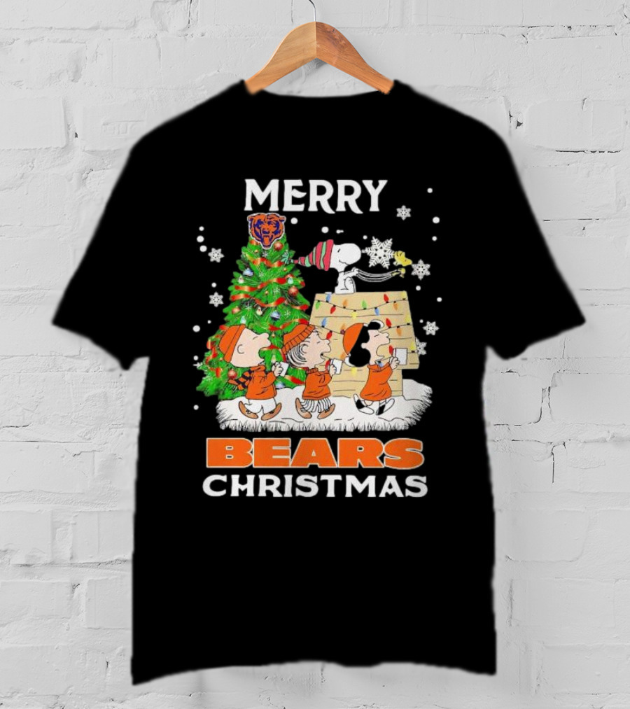 Peanuts Christmas Chicago Bears Merry Holiday Scene T-Shirt