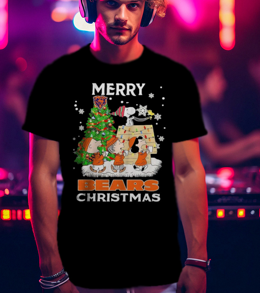 Peanuts Christmas Chicago Bears Merry Holiday Scene T-Shirt
