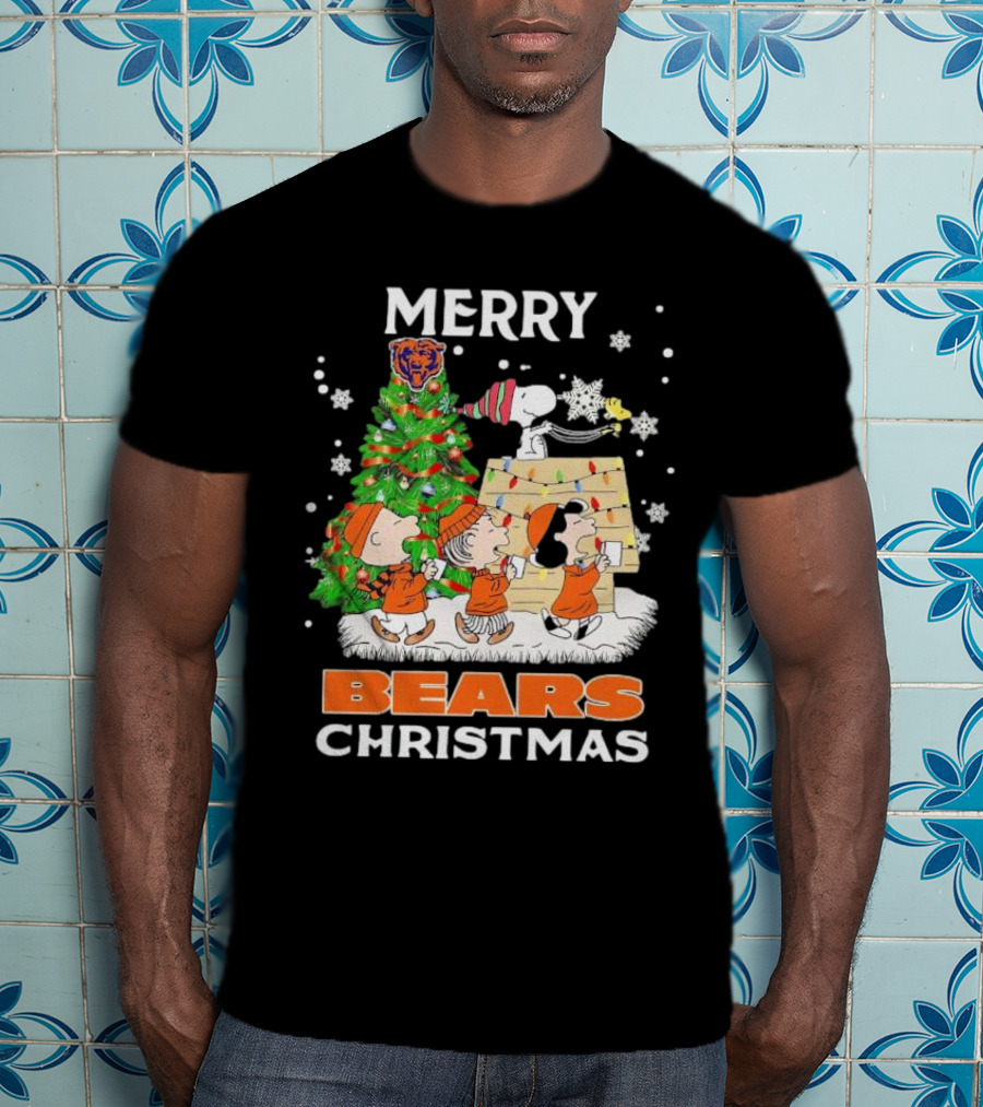 Peanuts Christmas Chicago Bears Merry Holiday Scene T-Shirt