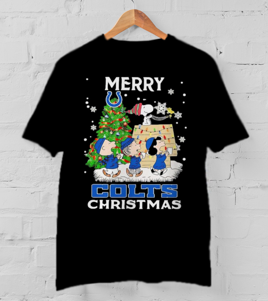 Merry Christmas Peanuts Characters Indianapolis Colts T-Shirt
