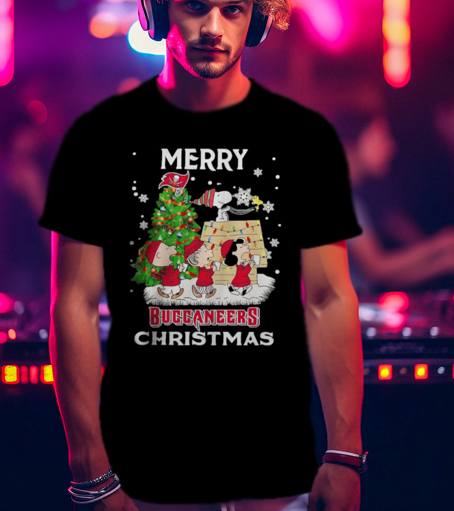 Merry Christmas Peanuts Characters Tampa Bay Buccaneers T-Shirt
