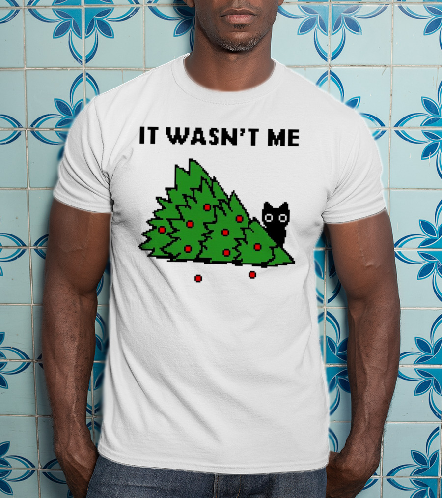 Cat Hiding Behind Christmas Tree It Wasn't Me T-Shirt