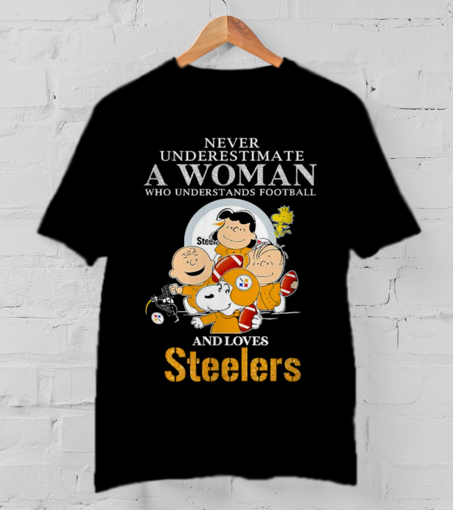 Peanuts Characters Never Underestimate A Woman Who Loves Steelers Football T-Shirt