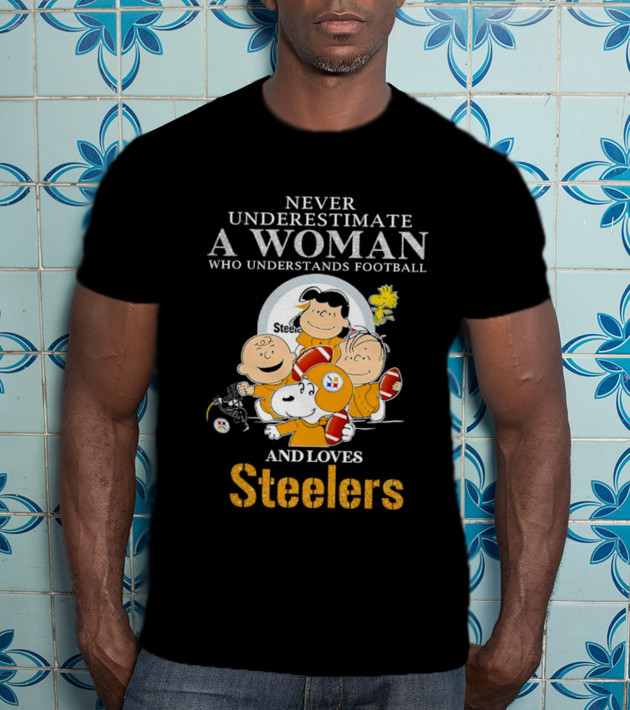 Peanuts Characters Never Underestimate A Woman Who Loves Steelers Football T-Shirt