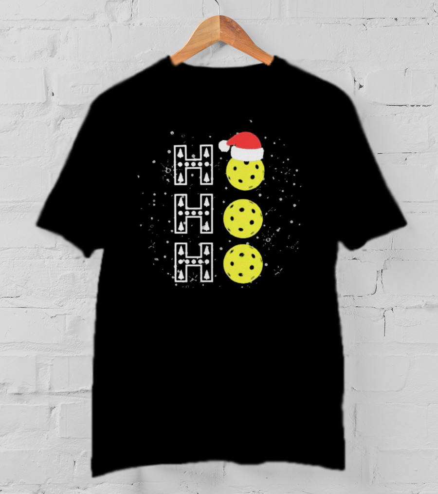 Santa Pickleball Hohoho Christmas Pickleballs With Santa Hat Snowy Holiday Fun T-Shirt