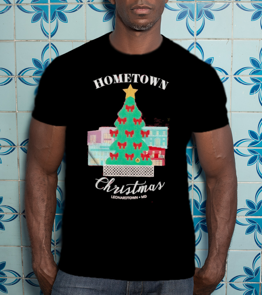 Hometown Christmas Leonardtown MD Christmas Tree With Red Bows And Star T-Shirt