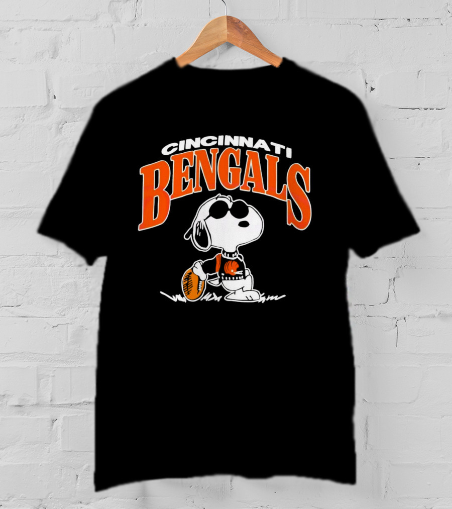 Cincinnati Bengals Snoopy Football Fan Gear T-Shirt