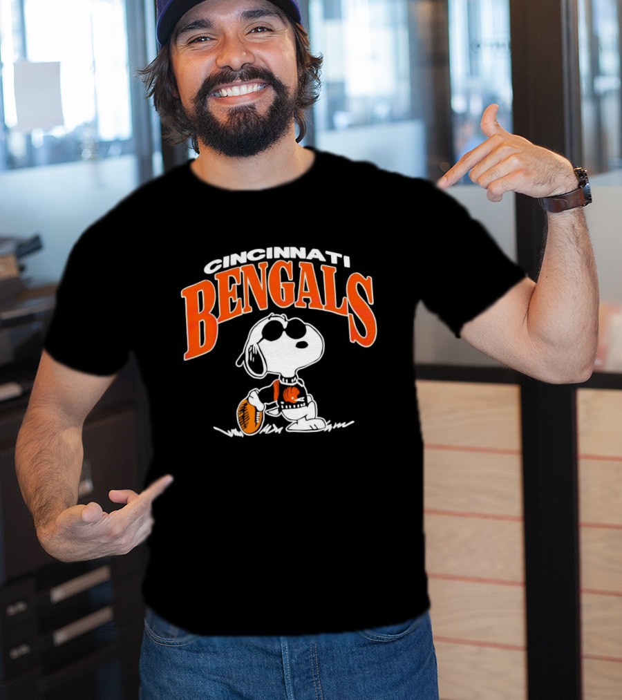 Cincinnati Bengals Snoopy Football Fan Gear T-Shirt