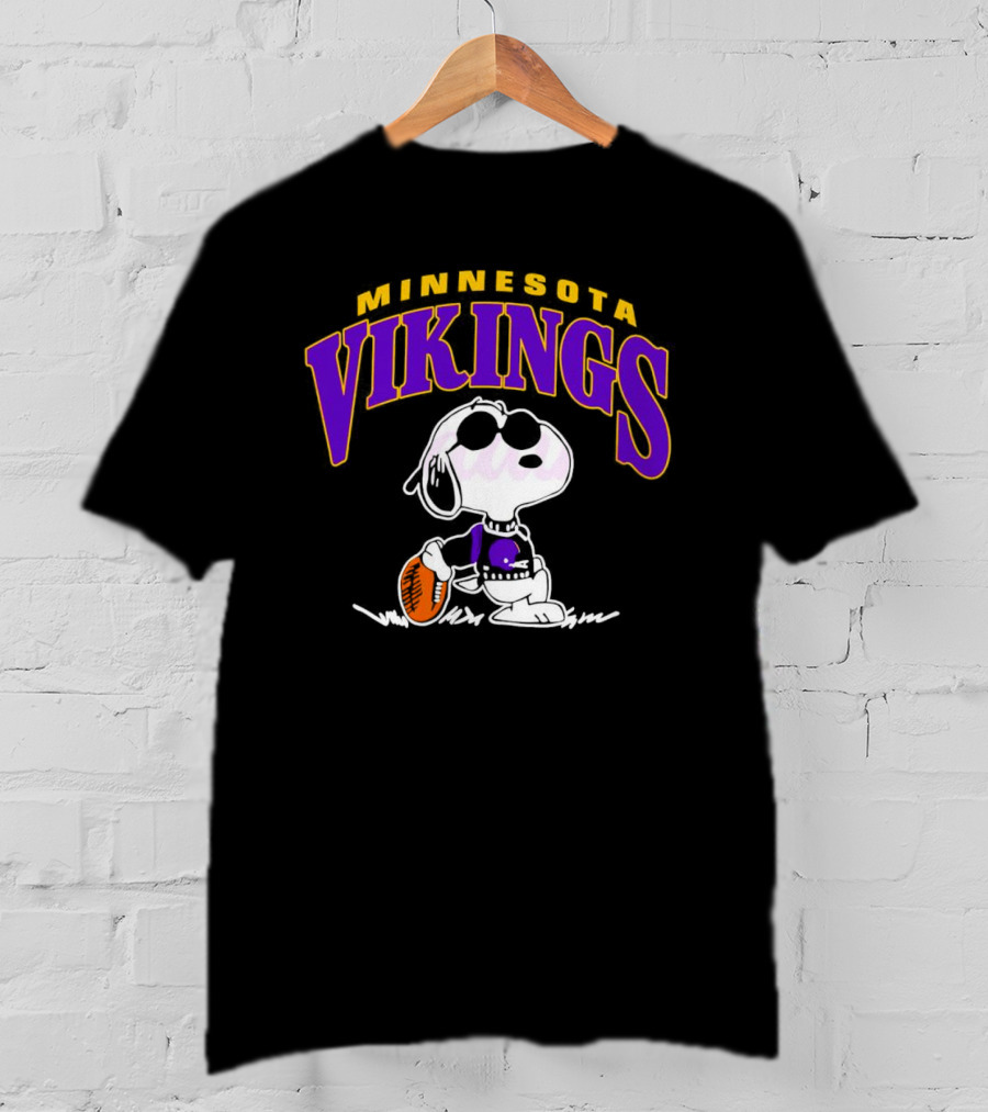 Snoopy Minnesota Vikings Football T-Shirt